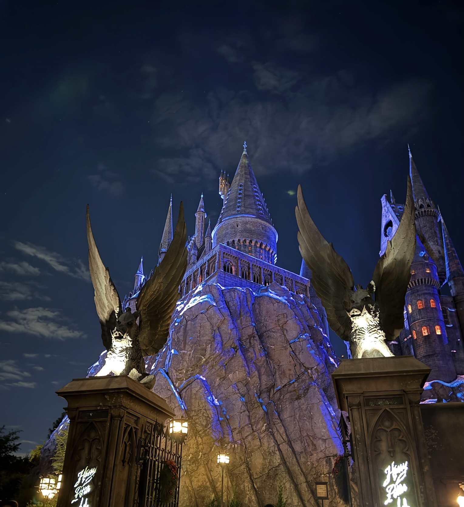hogwarts at night