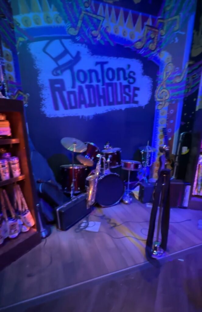 Mardi Gras Tribute Store interior decorations Universal Orlando